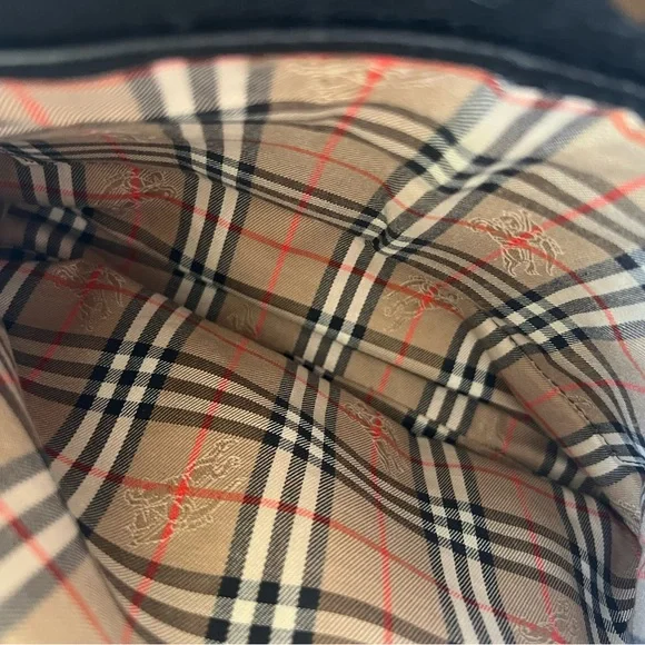 BURBERRY Black Leather Shoulder Bag with Gold Accents and Nova Check interior - Picture 9 of 12